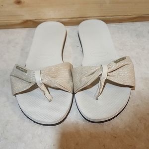 Havaiana Bow Sandals size 7/8w womans